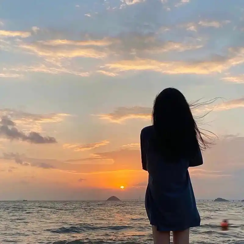 海边背影女头