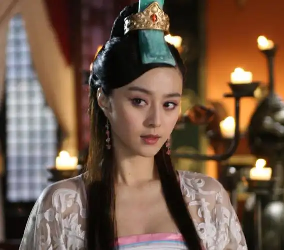 她击退范冰冰成最美狐狸精,嫁华谊副总,如今47岁身价过亿