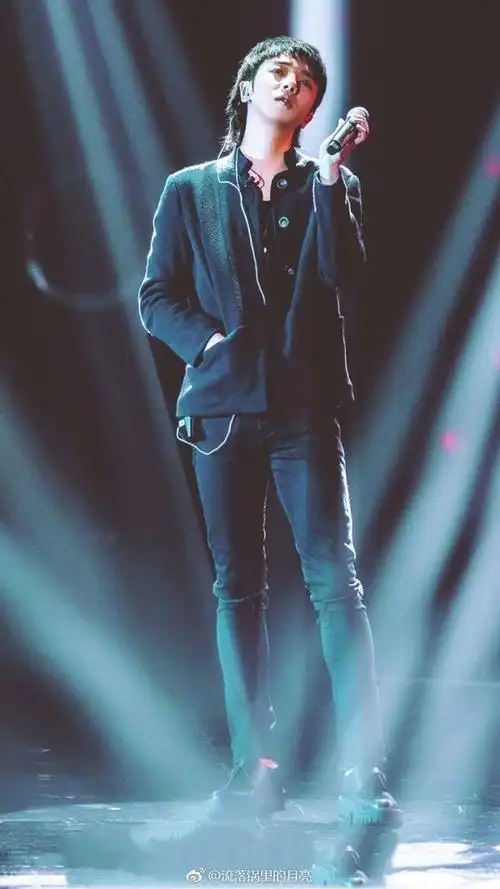 坐等周五,丸总死活筹足九张 #华晨宇精彩2018# #歌手华晨宇# 6767