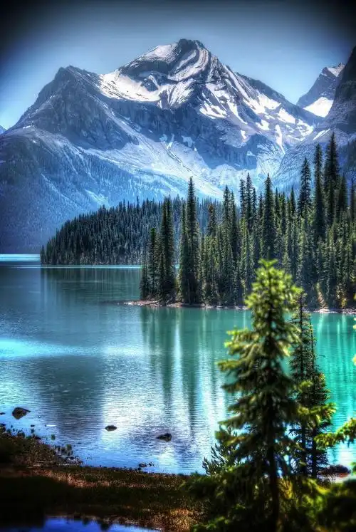 加拿大落基山脉玛琳湖的绝美风景