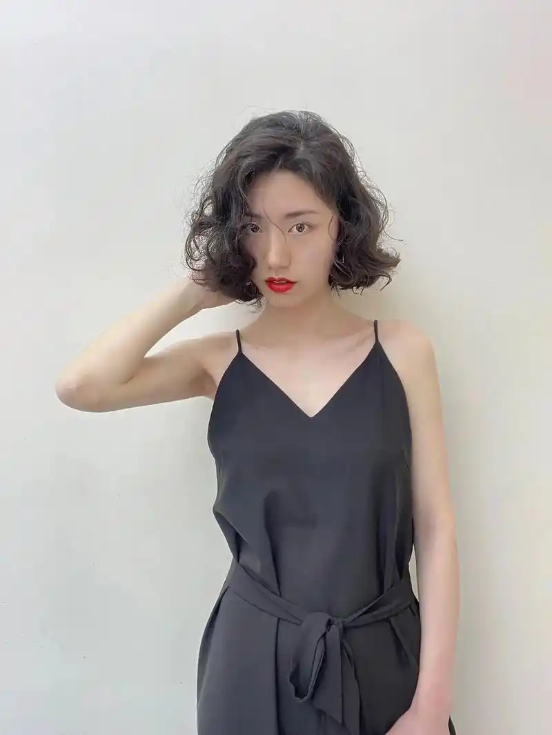 短发复古风氛围感港风烫发发型