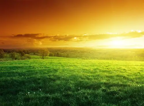 关键词:黄昏夕阳傍晚大草原草地自然美景阳光光芒广阔一望无际