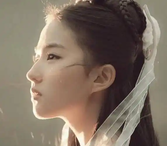 导演酒局称刘亦菲"扬州瘦马",黑料缠身,被杨采钰拍电影讽刺