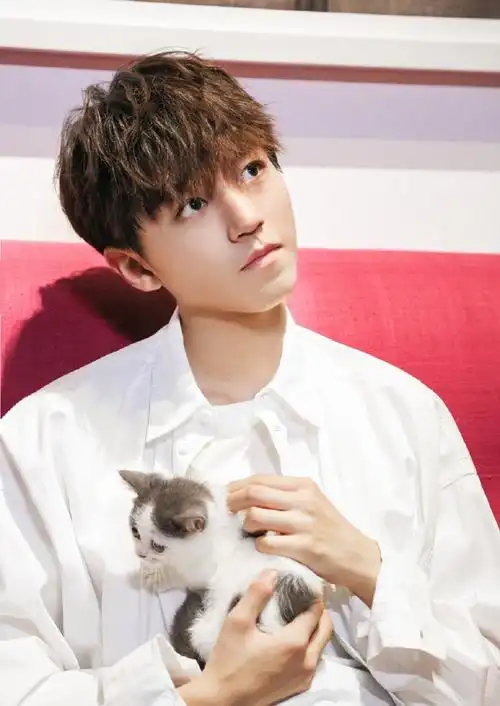 是22岁的王俊凯了,要开心………… - 半次元 - acg爱好者社区