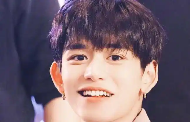 可见黄旭熙的基因就非常好,从小时候的黄旭熙也是非常优秀的,每一次的