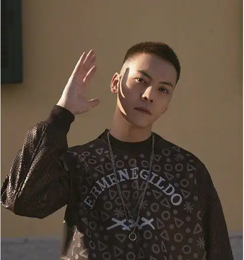 陈伟霆自己动手剪寸头你敢吗网友有颜值就是任性