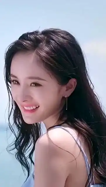 杨幂治愈系笑容,有没有哪个瞬间让你心动?