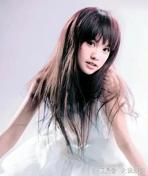 杨丞琳全开麦无修音演唱《带我走》.镜头转到国内,各种抓马.