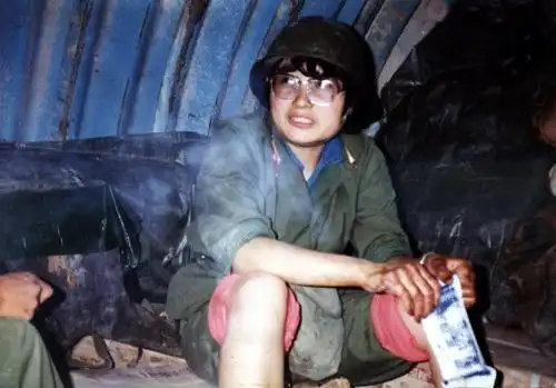 她4年时间6上老山前线,被战友们称为"战地女神",如今怎样了?