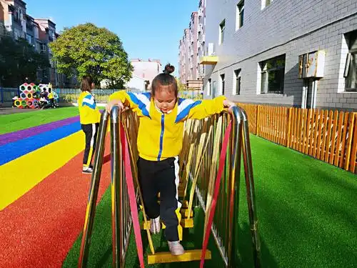 阳春国学哆来咪幼儿园体能活动课全面展开