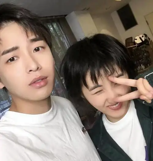 国民闺女张子枫5岁北漂曾被冯小刚钦点和徐峥搭戏