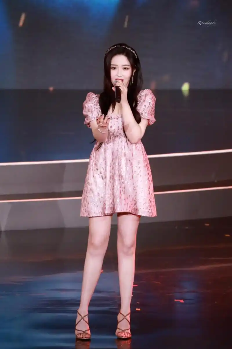 王艺瑾 676767  美腿玉足合集