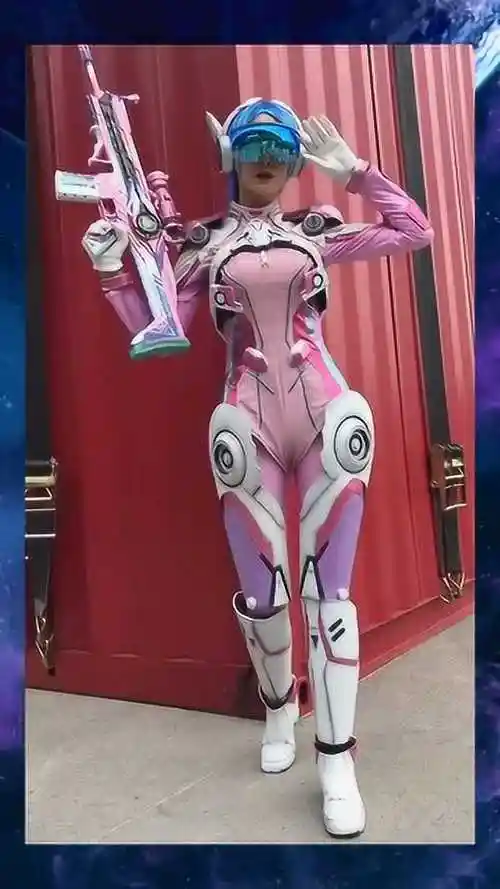 二次元漫展cosplay:和平精英火箭少女101_腾讯视频