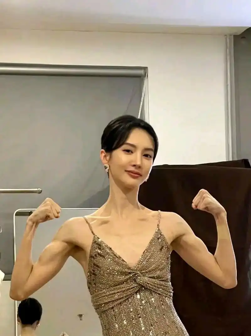 有一种一圈被打飞的美!金晨的肌肉感爱了