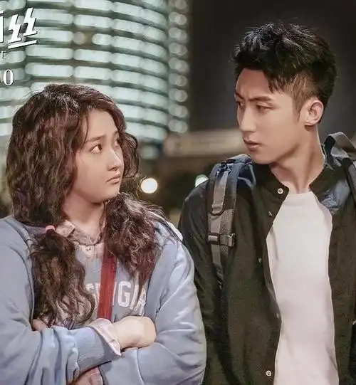 关晓彤和黄景瑜演情侣似"超模cp",双向暗恋超甜,真期待吻戏