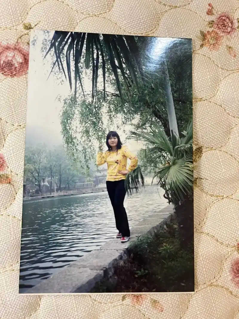 无意中翻出十几年前的照片,感慨万千,岁月是一把杀猪刀,它又何 - 抖音