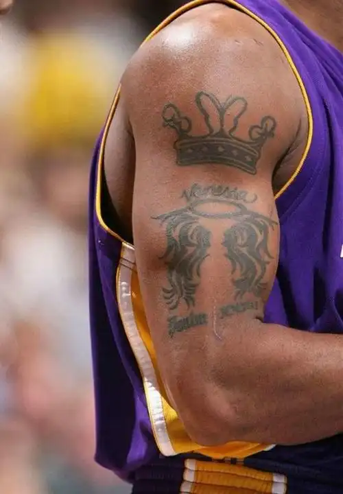 纹身的含义:詹姆斯纹身霸气十足,科比肩膀上的蝴蝶皇冠 - 好句子大全
