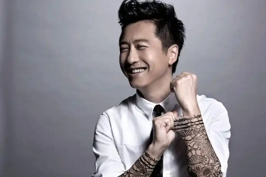 回顾庾澄庆儿子是歌手如今62岁的我不敢老去还要照顾老母亲