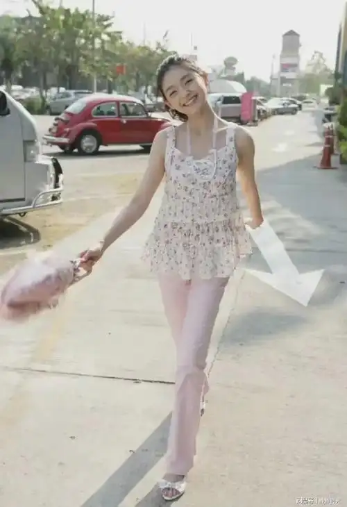 不得不说,年轻时候的大s还真是长得清纯可人