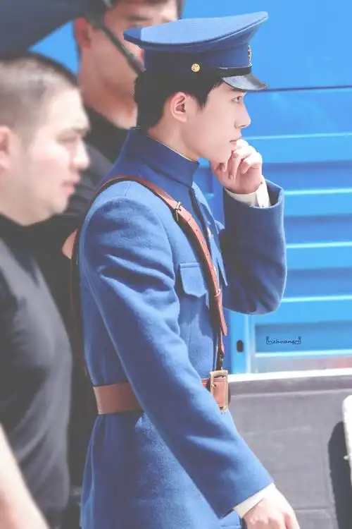 易烊千玺 艳势番之新青年