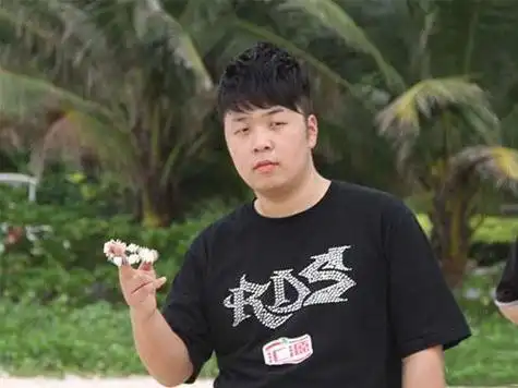 杜海涛,1987年10月28日生于辽宁沈阳,湖南卫视主持人,毕业于湖南大众