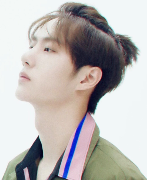 有一种"反差"叫王一博的丸子头,原以为很娘,结果却a爆全网!