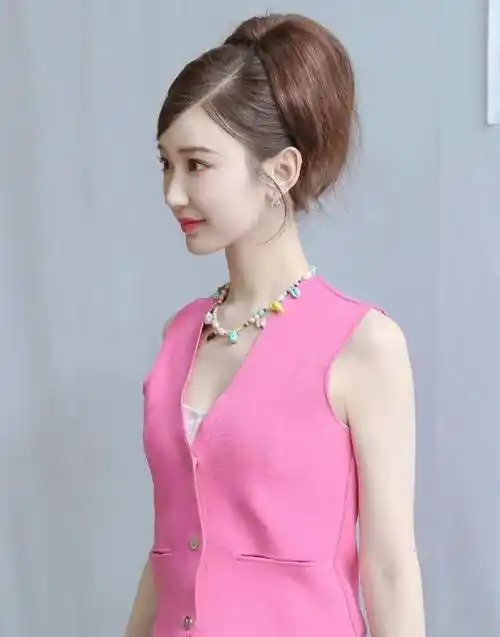 毛晓彤"芭比粉"造型美出圈,网友直言:真不敢相信她30多岁了_少女_粉色