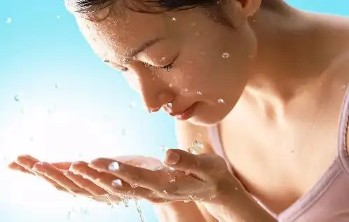 面部毛孔粗不用怕教你皮肤恢复水嫩光滑