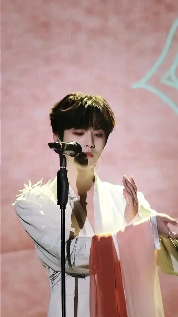 王敬轩 #妖扬  -色相幻化飞天-#国风天华  #王敬轩飞 - 抖音