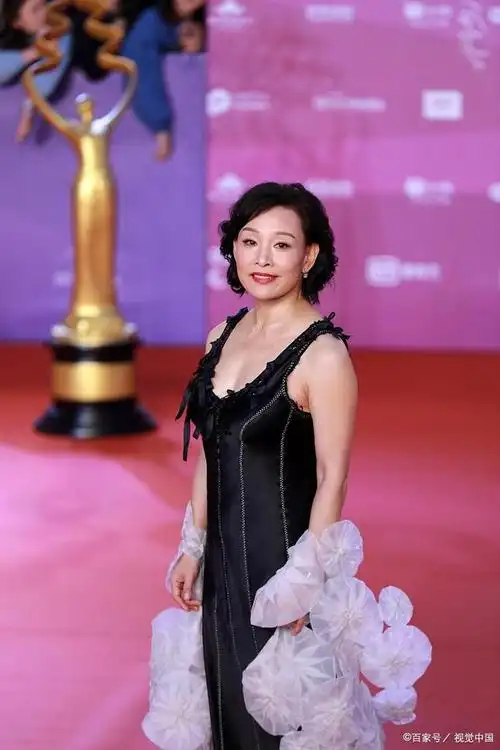 首位走出国门的女演员陈冲,曾执导"禁"片,优雅的老去令人羡慕