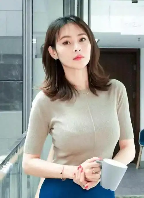 许多女明星在娱乐圈中,就是依赖于老天爷的恩赐来获得食物的.