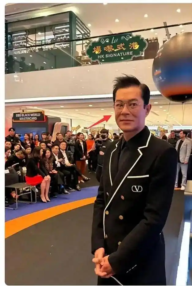 53岁古天乐:头发稀疏脸像"蜡像人",身家过亿至今未结婚生子|宣萱|记者