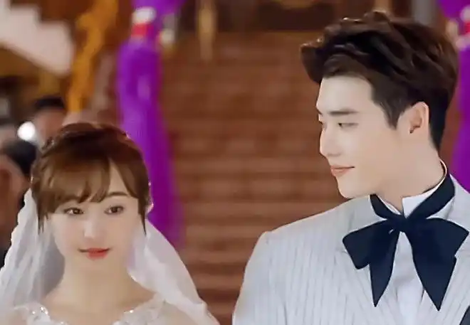 郑爽李钟硕"结婚照"被疯传,看到两人对视那刻,这画面过于高甜
