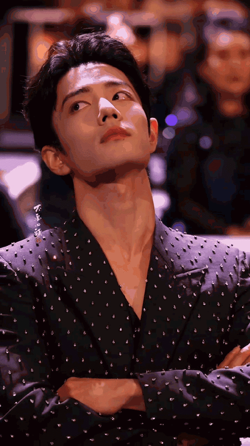 肖战的喉结好苏##肖战的下颚线比我人生规划都清晰