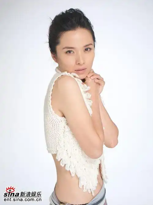 新浪娱乐讯 因出演霍建起《暖》而被大众熟知的实力派大青衣演员李佳