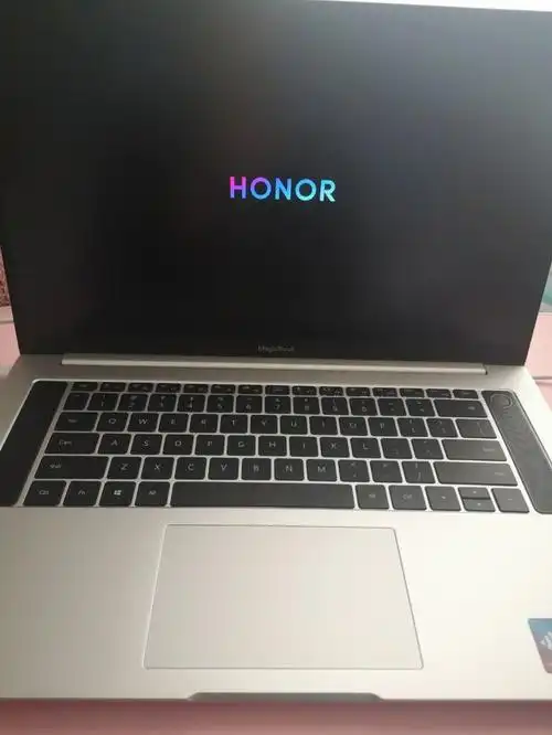 器不送鼠标,也不送电脑包和之前买的几个笔记本都不同但只要用得好,不