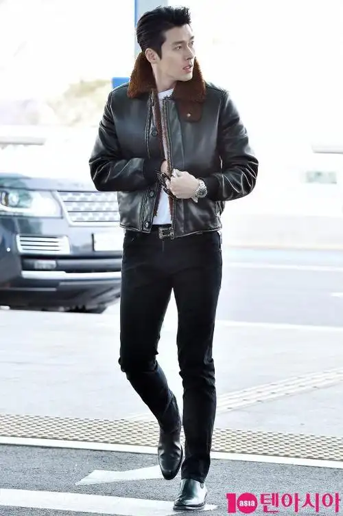 玄彬启程米兰时装周 飞行员夹克造型变身酷帅硬汉