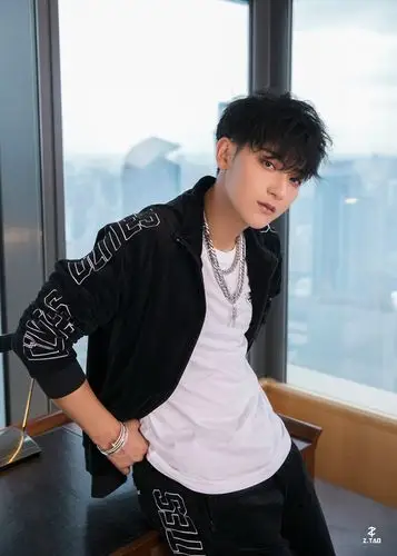 2018黄子韬品牌发布会_高清图片大全-爱豆app