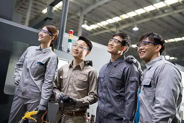 自信的工程师团队