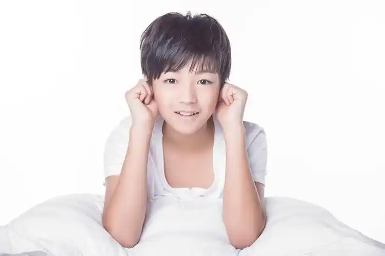 tfboys四周年演唱会落幕 三小只出道照回顾
