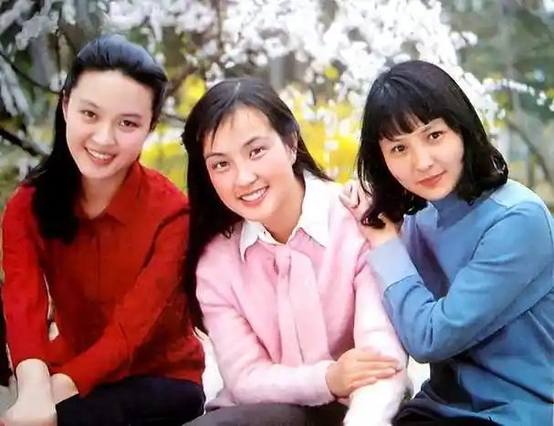 八十年代电影演员合影不分c位展现原生态的真实与纯粹