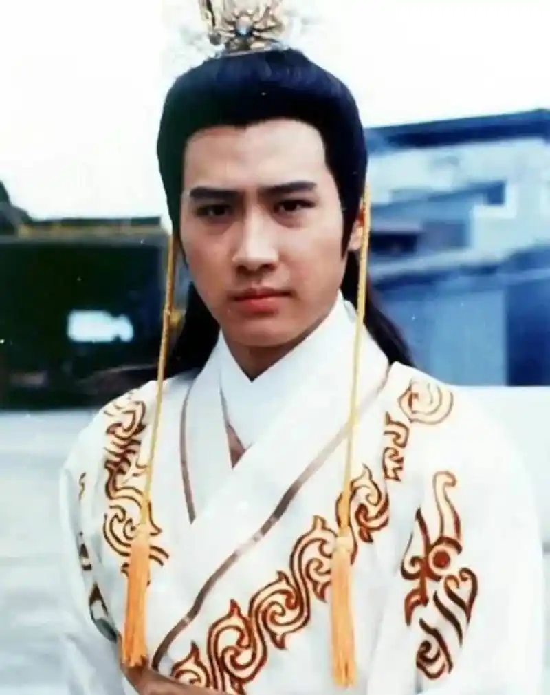 在黎明主演的古装剧《晋文公传奇》中,只知道他穿得帅,没想到穿古装也