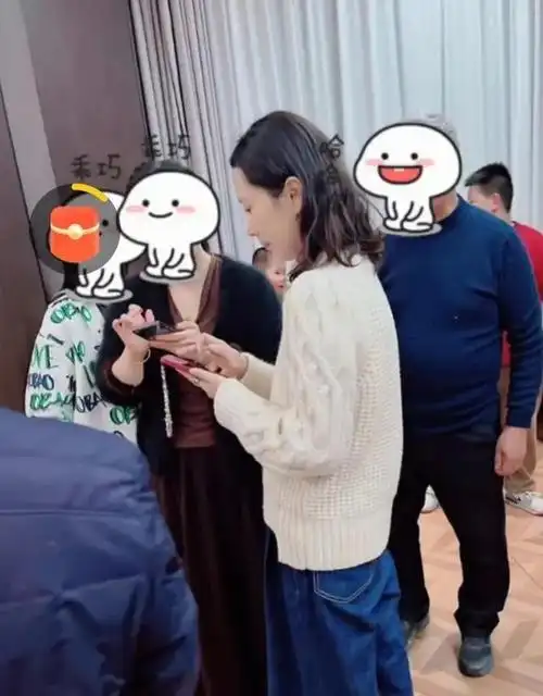 明星回老家探亲有人接地气有人一身大牌杨超越配文笑死我了