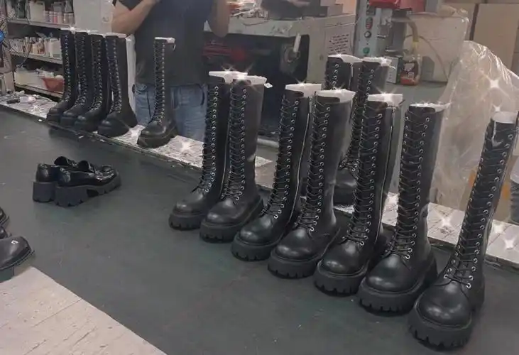 美女们的靴子由我来守护