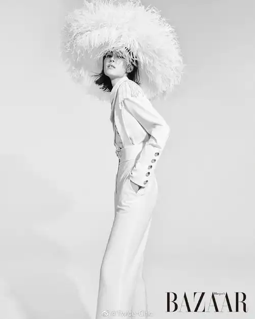 刘雯x 时尚芭莎 9月下封面 | 她说 "模特是我的主业