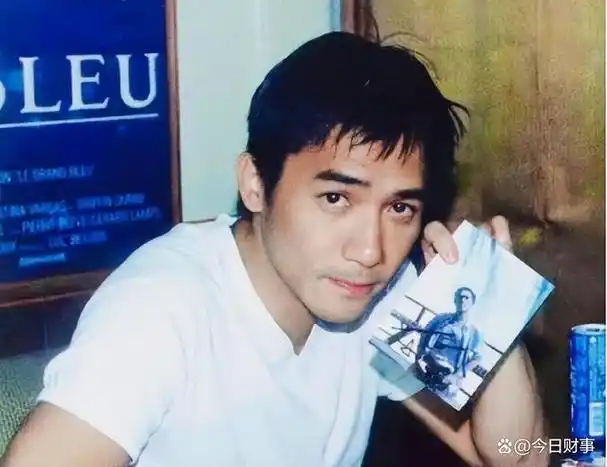 事实证明,61岁久居日本的丁克一族梁朝伟,早已选择了另一种人生