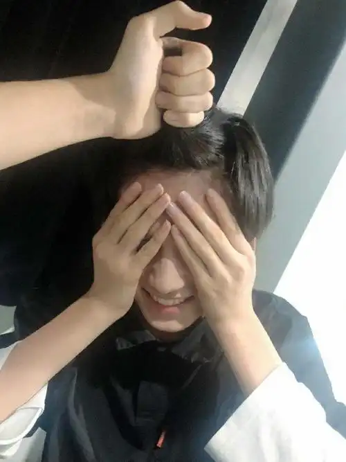 宋亚轩超话#宋亚轩 爱与温柔#9274 女友视角@时代少年团-宋亚轩抱