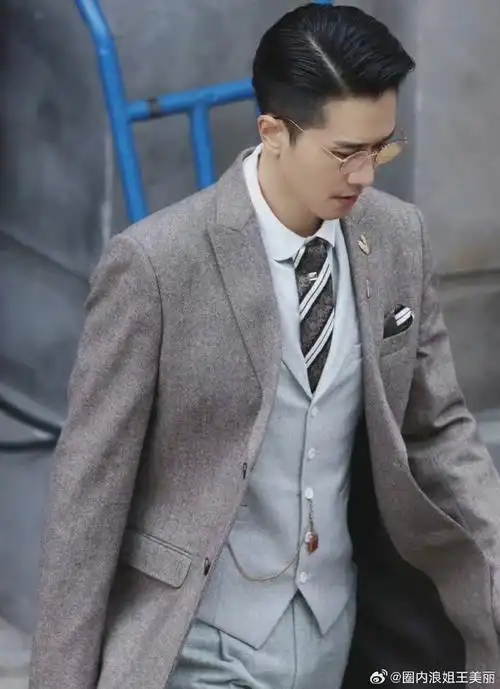 彭冠英金丝眼镜#彭冠英霸总西装77金丝眼镜斯文败类感拉满!
