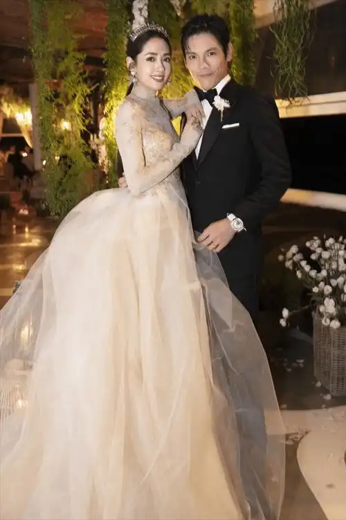 被这18位女明星的婚纱照甜到了,看完你最想拍哪组同款?