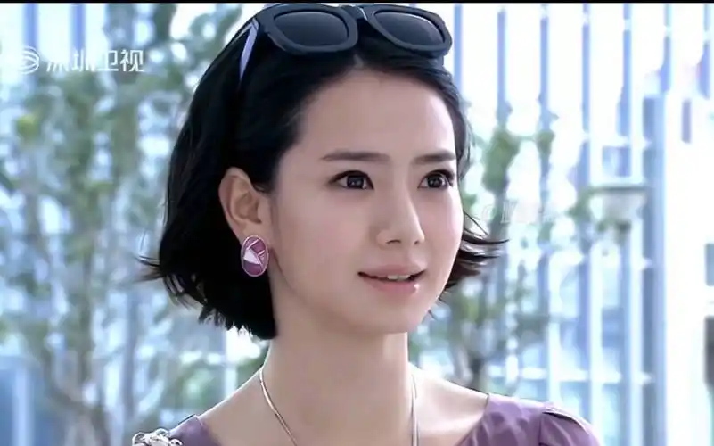 戚薇发生日美图!她中性酷飒但身材火辣也能如此性感_穿着_戚哥_写真